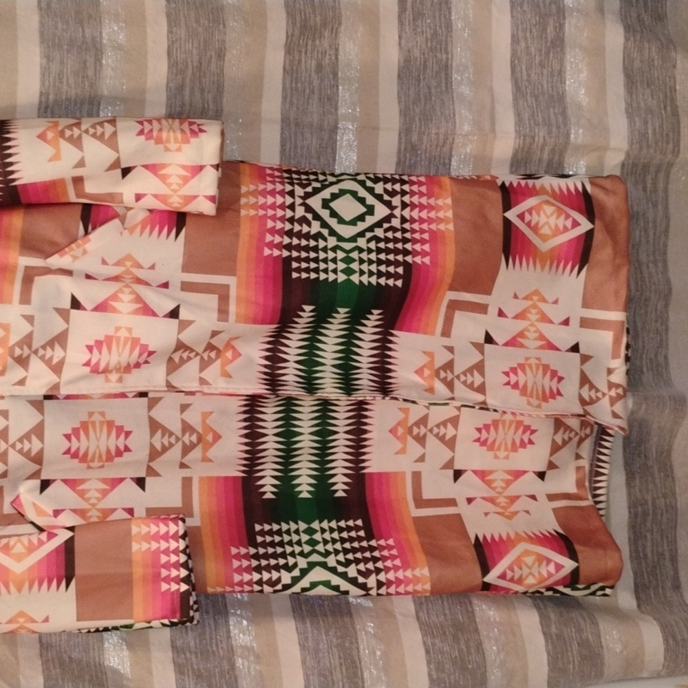 Geometric Patterned Hooded Coat - image 3